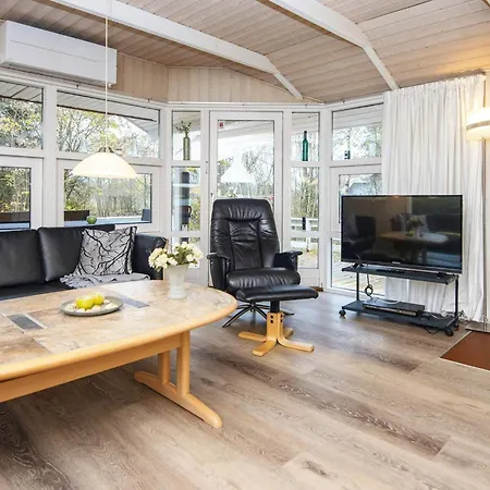 6 Person Holiday In R M Ferienhaus *